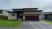 Building Photo - Meticulously well kept 3 bed, 3.5 bath Gov...