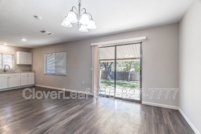 Building Photo - 118 N Meadow St