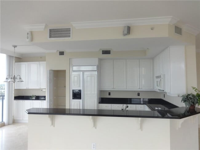 Building Photo - 100 S Birch Rd