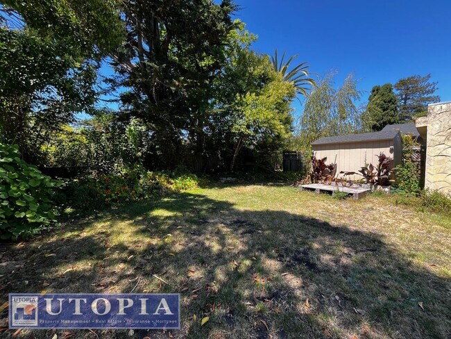 Building Photo - Charming 3 Bedroom, 1.5 Bathroom close to ...