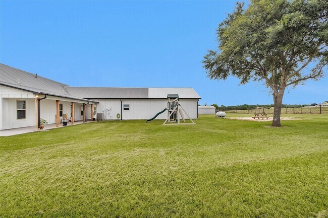 Building Photo - 7581 Cr333
