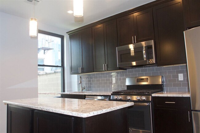 Building Photo - 106 5th St