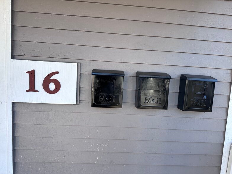 Entry Point - 16 Hillside St