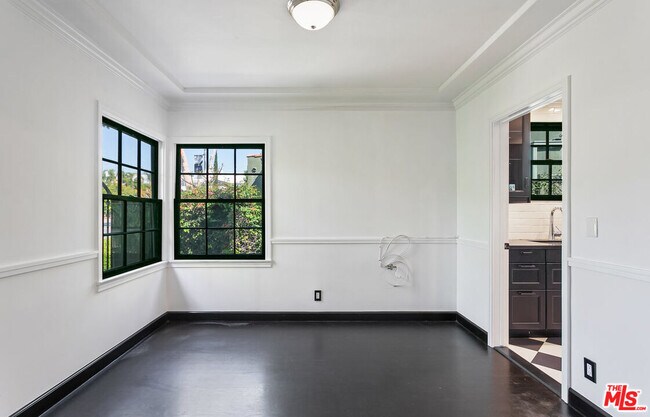 Building Photo - 508 N San Vicente Blvd