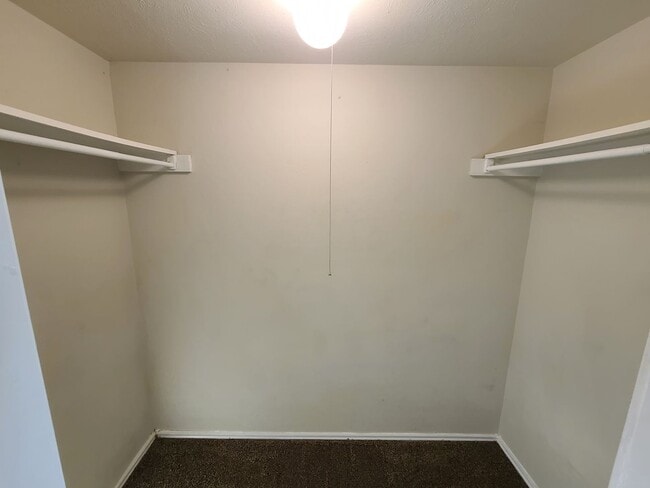 Building Photo - 2423/2425 Limestone Dr.