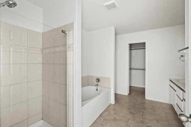 Building Photo - 16115 Sheldon Ridge Way