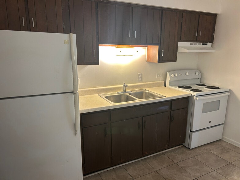 Building Photo - 3913 W 124th Pl