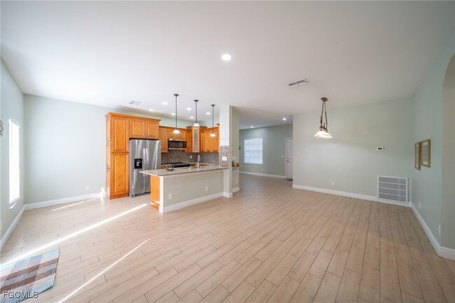 Building Photo - 2122 SW 29th Terrace