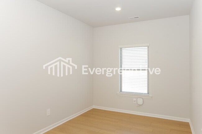 Building Photo - 113 Ashby Pond Dr