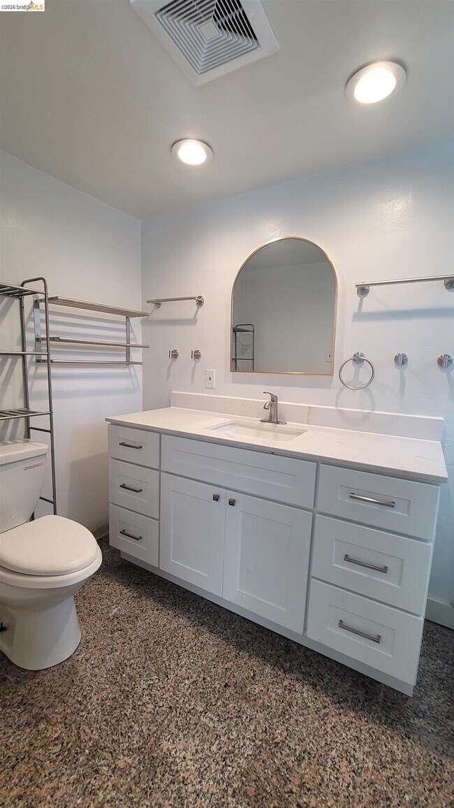 Building Photo - 540 Palace Ct