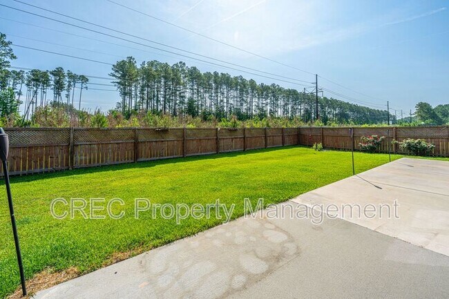 Building Photo - 201 Bigleaf Ct