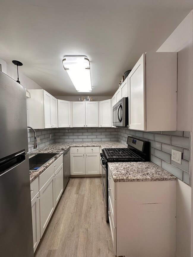 Building Photo - Fully Renovated 2 Bedroom Beach House! MUS...