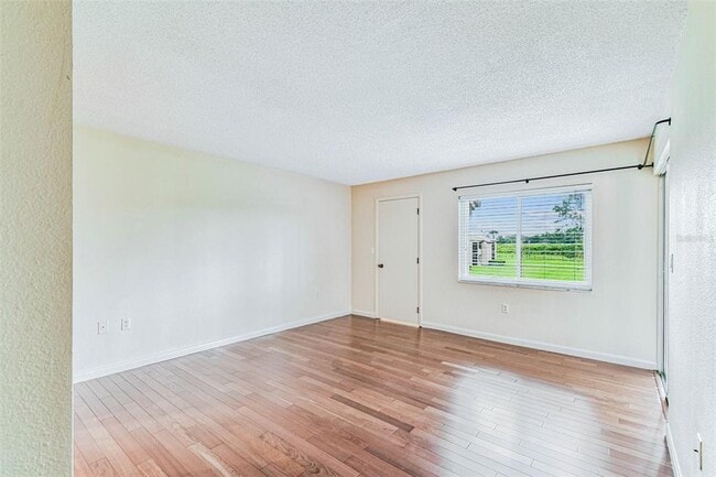 Building Photo - 204 Mary Dr