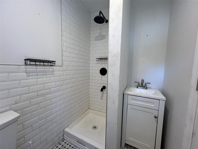 Building Photo - 361 Sheridan St