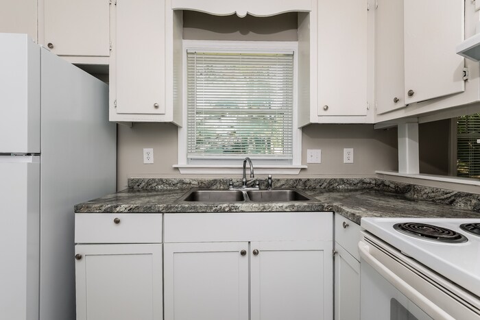 Building Photo - 102 Bluebell Ave