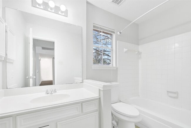 Building Photo - 16215 Cairngorm Ave