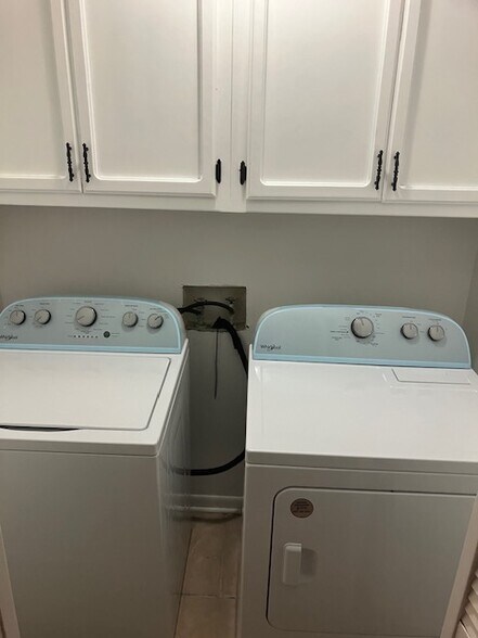 Building Photo - 2631 Manchester Dr