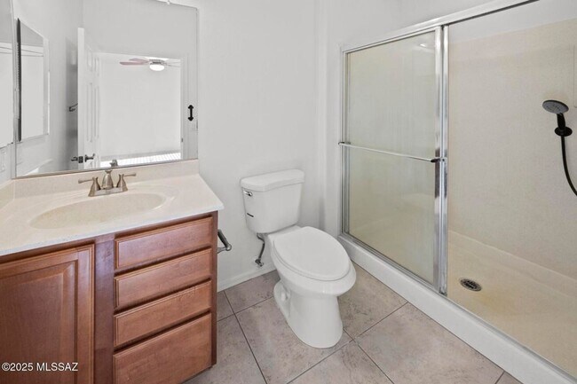 Building Photo - Lovely 4 bedroom, 2 bath home with 2 car garage