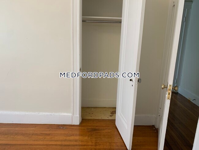 Building Photo - 63 Fellsway W