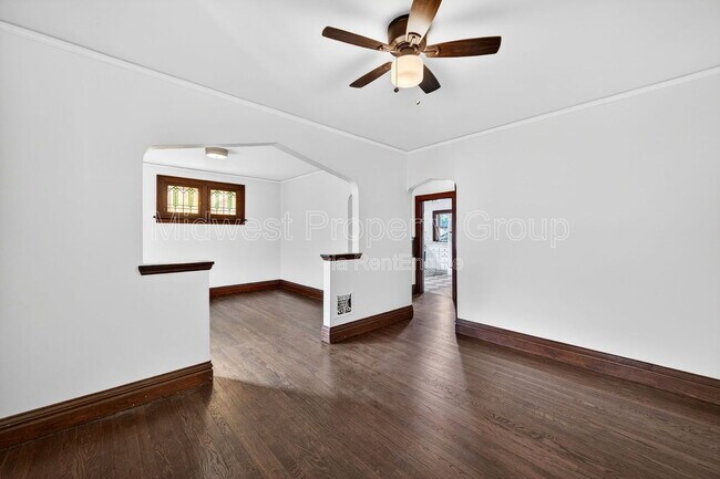 Building Photo - 5324 Nagel Ave