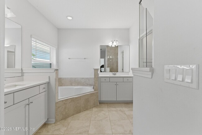 Building Photo - 454 Willow Lake Dr