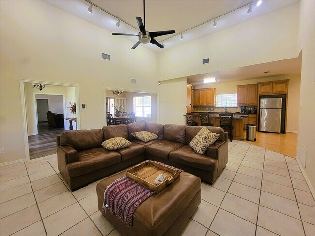 Building Photo - 2525 Colt Ln