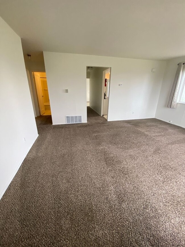 Building Photo - 1208-1210 Vandenberg Ave