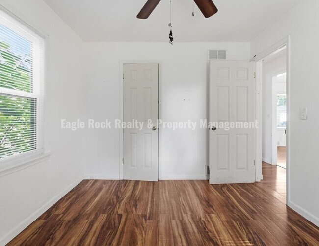 Building Photo - 4341 N Iroquois Ave