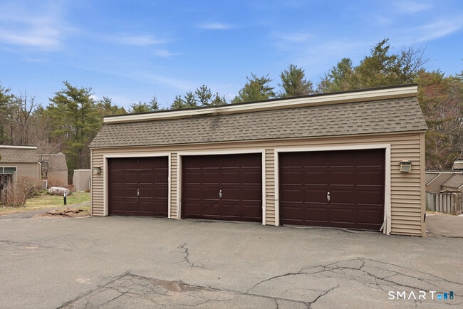 Building Photo - 42 Library Ln