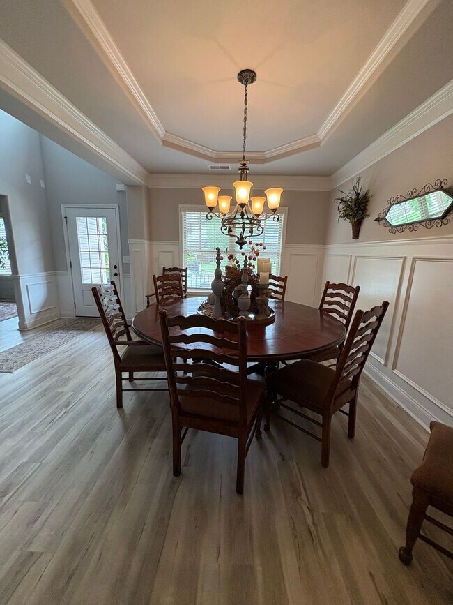 Building Photo - 4 Bedroom 4 Bath Furnished Home in Simpson...