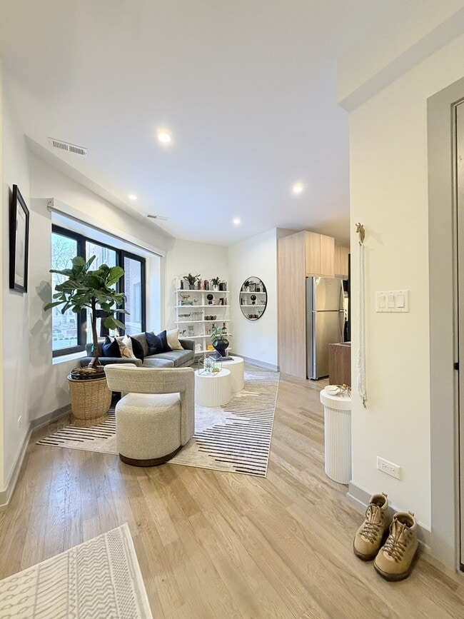 Building Photo - 1335 W Estes Ave