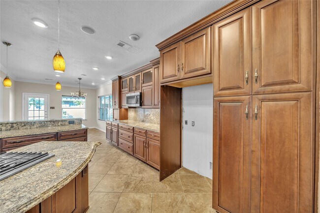 Building Photo - 1423 Meadow Lakes Dr