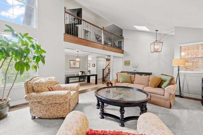 Building Photo - 8040 S Jasmine Cir