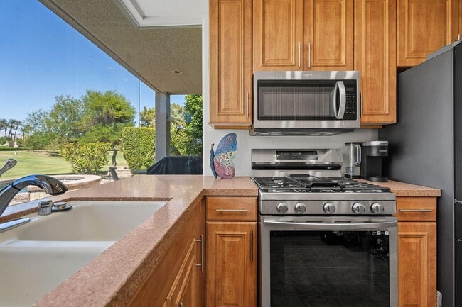 Building Photo - 48 Pebble Beach Dr