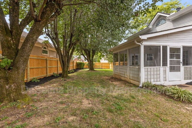 Building Photo - 5120 English Village Dr