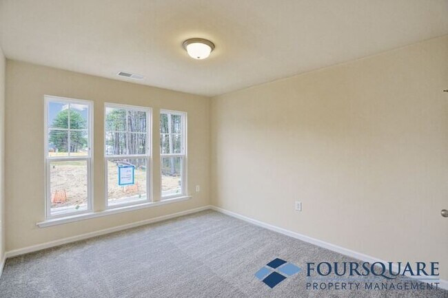Building Photo - Spacious 3-Bed End- Unit Townhome with Mod...