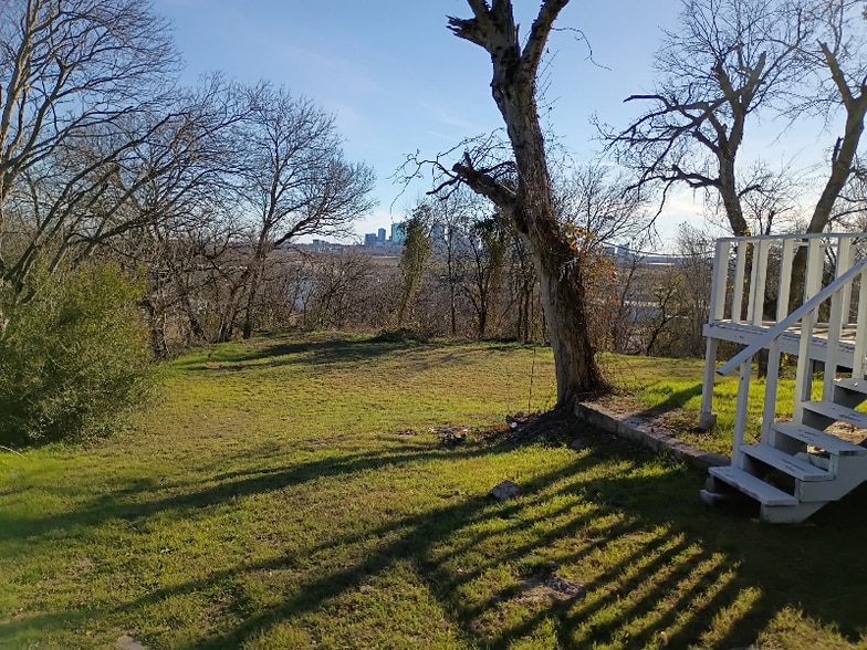 Building Photo - 2152 Moore Ave