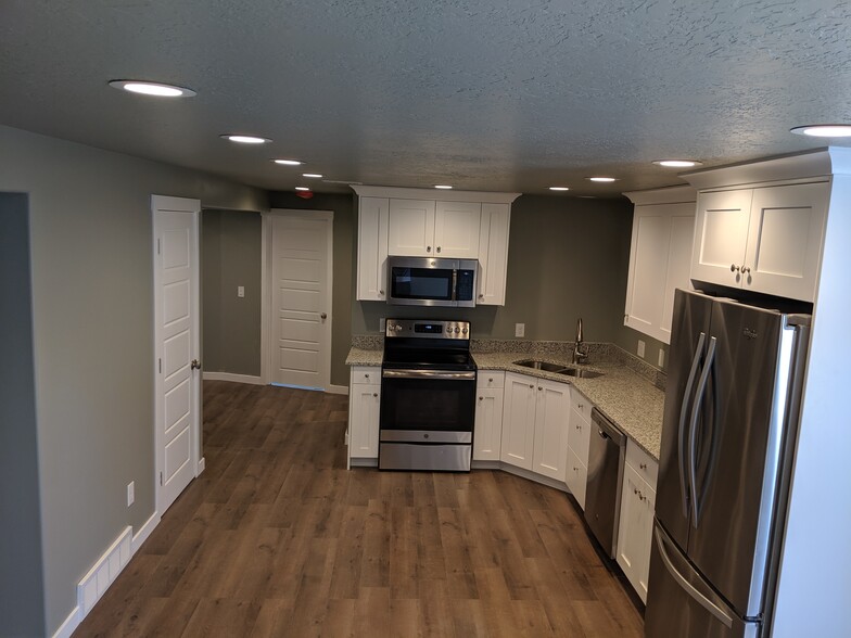 Building Photo - 805 W 750 S