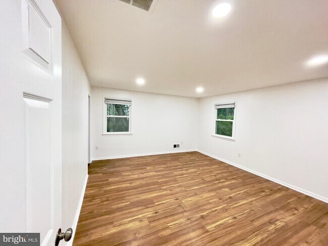 Building Photo - 1402 Mullins St