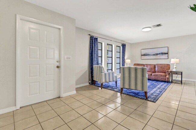 Building Photo - 4800 SW 12th Pl