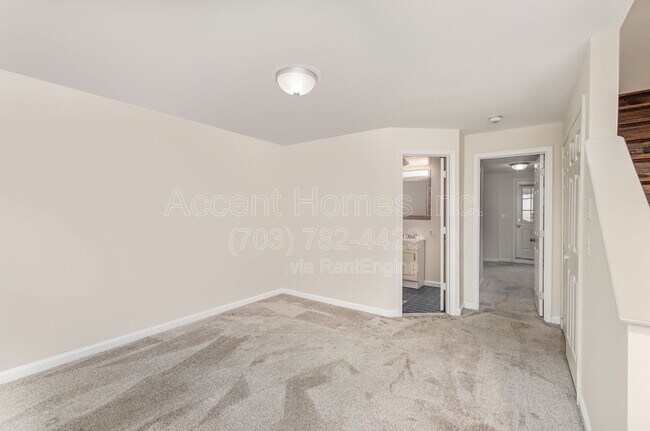 Building Photo - 449 Old Town Ct
