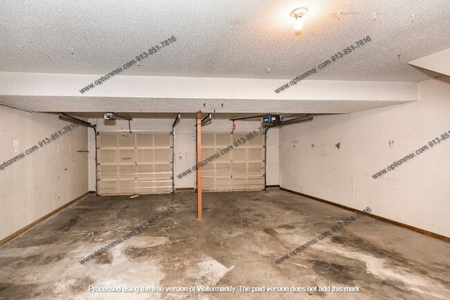 Building Photo - Fantastic Plaza location!! $1000 off of th...