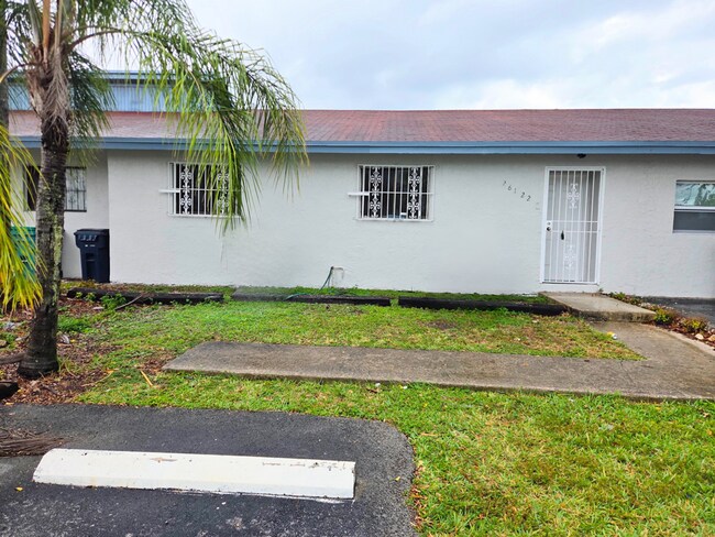 Building Photo - Fully Renovated 3BR/2BA Townhome with New Bathrooms & Fenced Yard