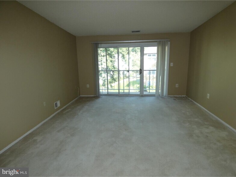 Building Photo - 12 Holly Ct