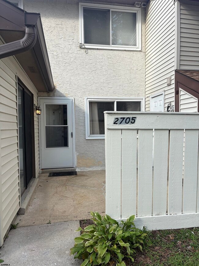 Building Photo - 2705 Goldenrod Ct