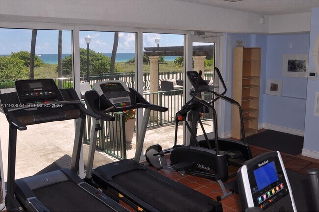 Building Photo - 9195 Collins Ave