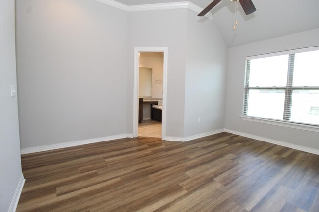 Building Photo - 4418 W Divide Dr