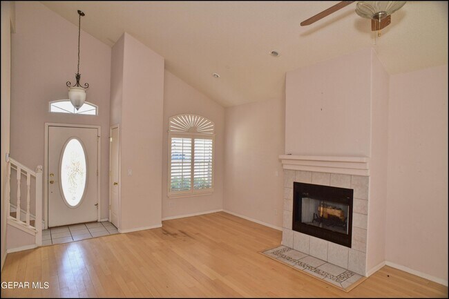 Building Photo - 1560 Via Appia St