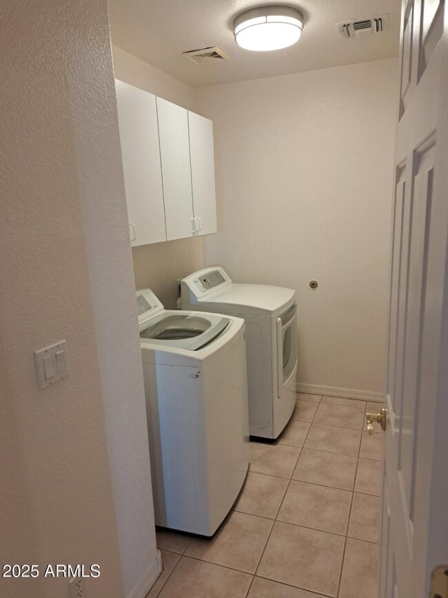 Building Photo - 3707 E Rolling Green Way