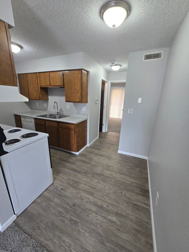 Building Photo - 1 Bedroom Apartment in Osage Beach!